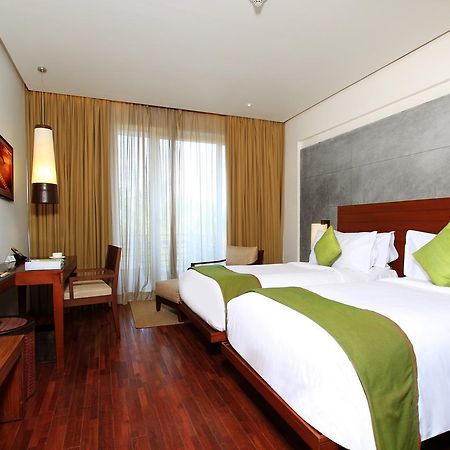 Holiday Inn & Suites Bengaluru Whitefield Экстерьер фото