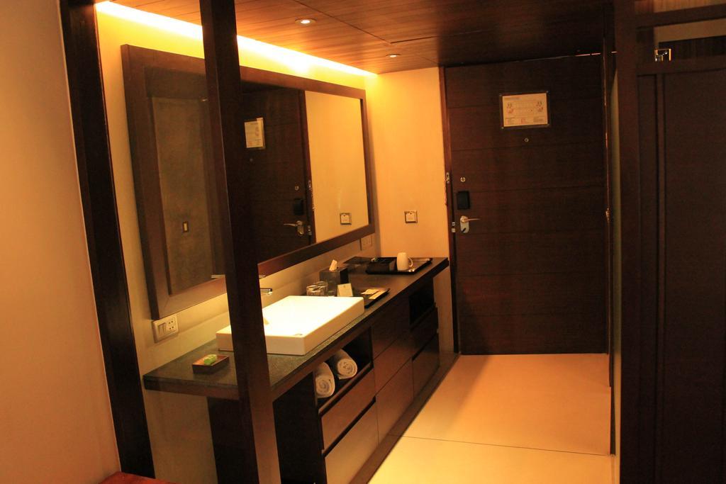 Holiday Inn & Suites Bengaluru Whitefield Экстерьер фото