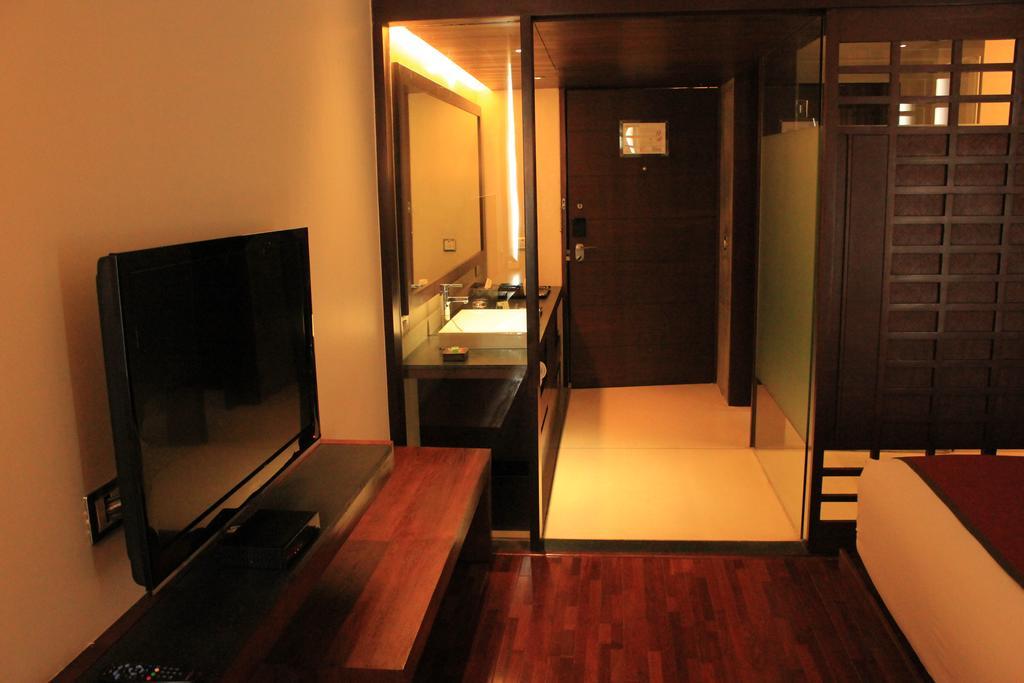 Holiday Inn & Suites Bengaluru Whitefield Экстерьер фото