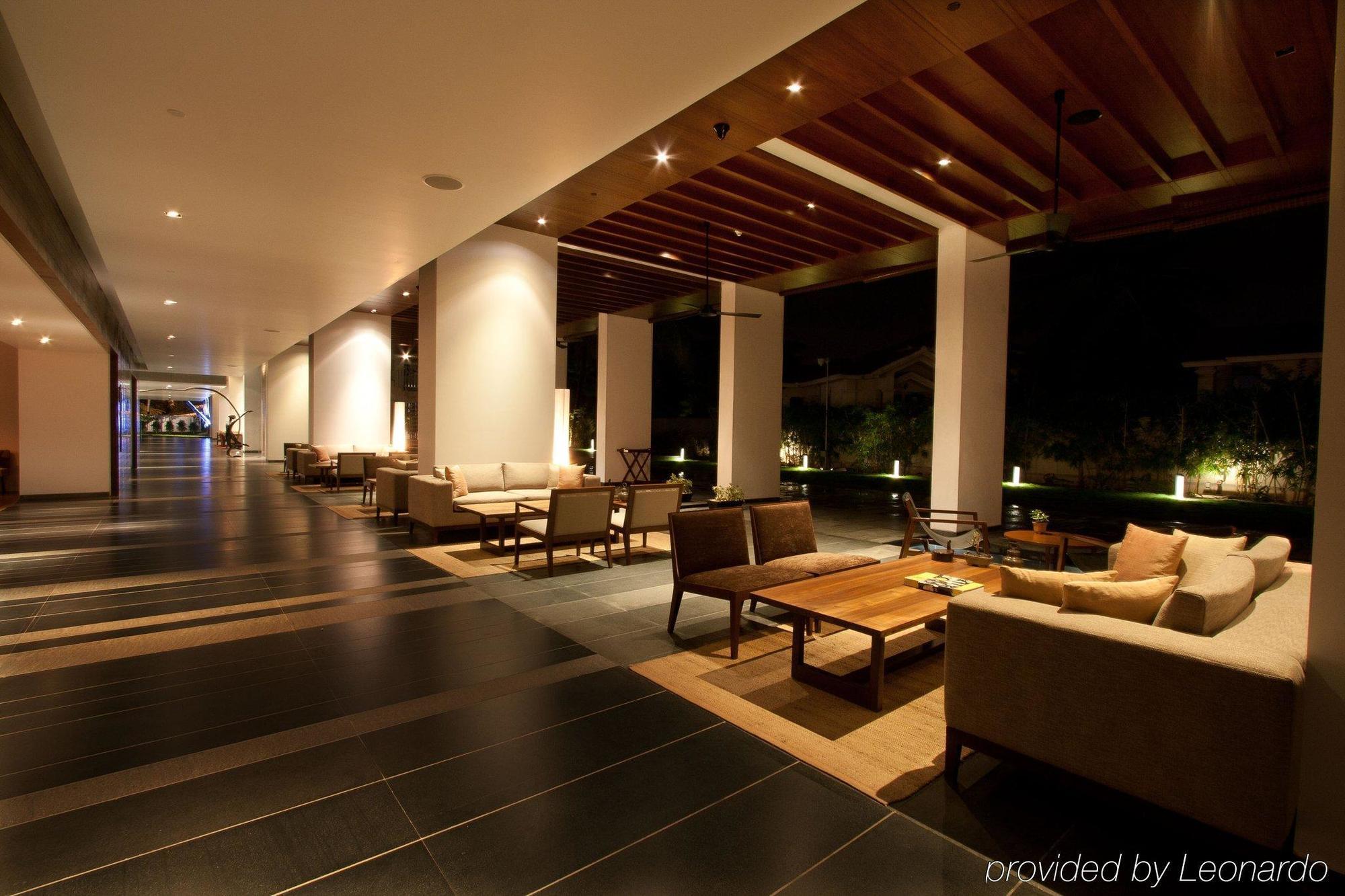 Holiday Inn & Suites Bengaluru Whitefield Интерьер фото