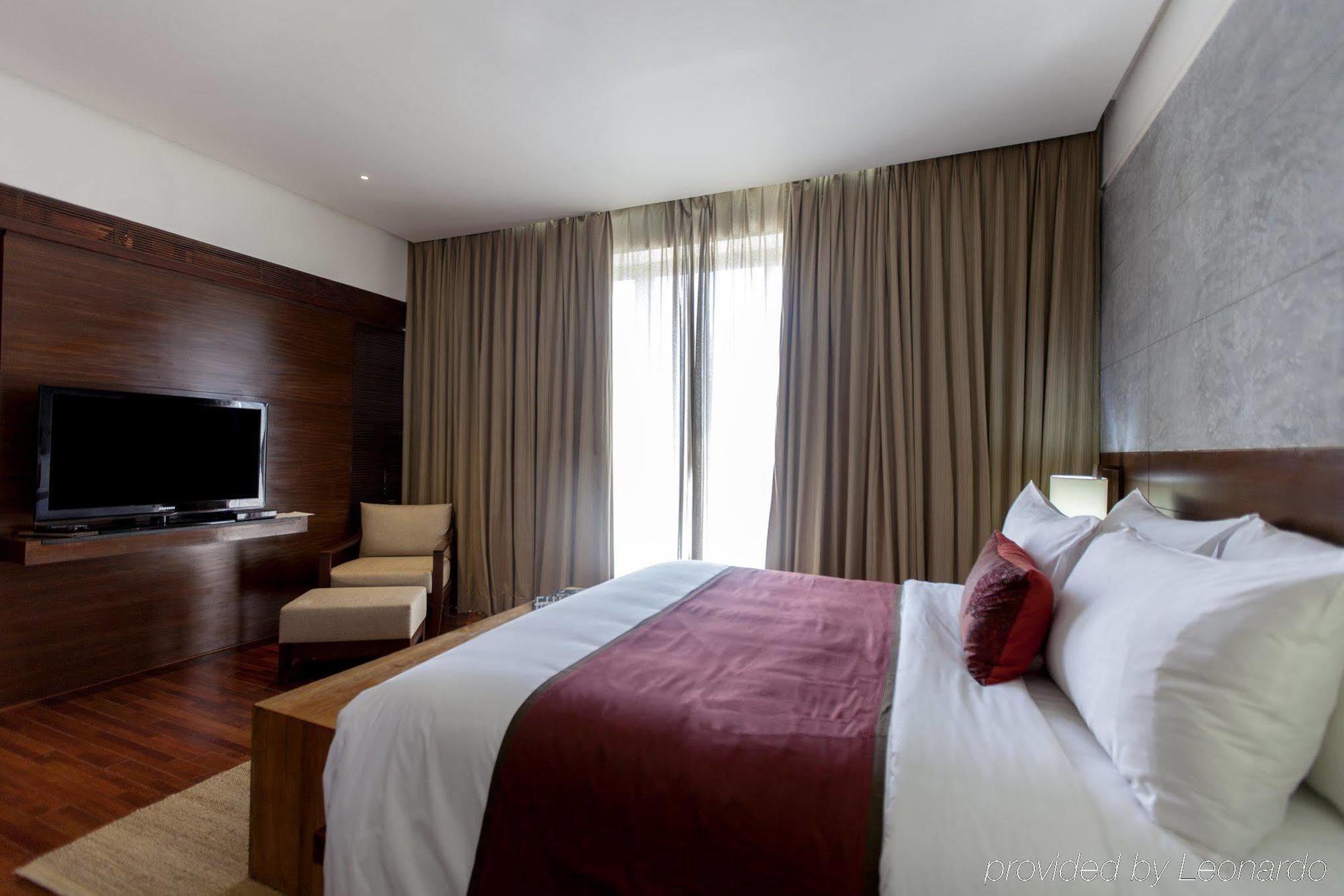 Holiday Inn & Suites Bengaluru Whitefield Экстерьер фото