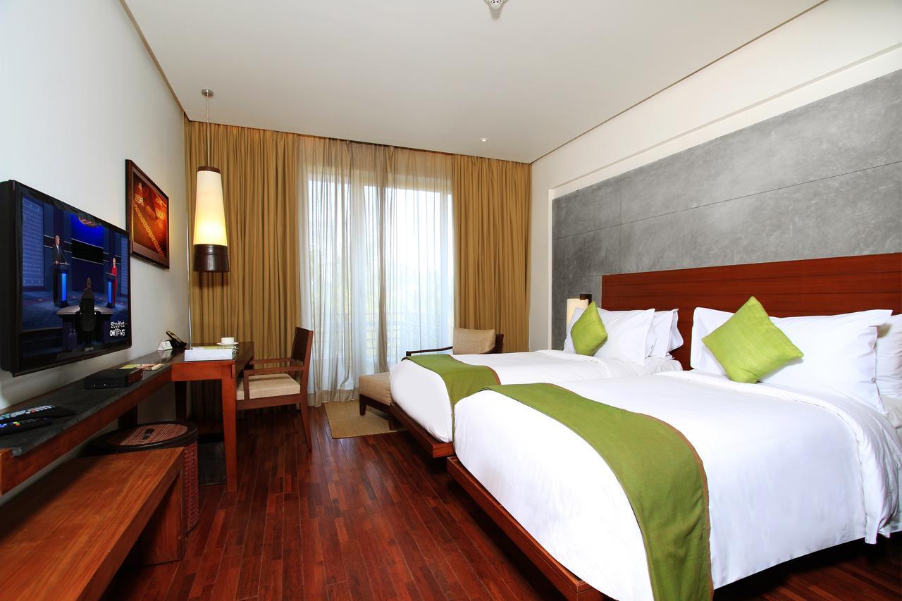 Holiday Inn & Suites Bengaluru Whitefield Экстерьер фото